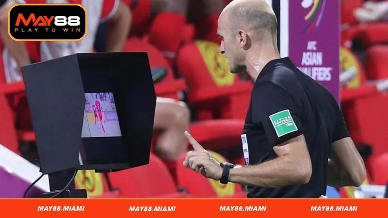 Các tình huống cụ thể trên sân cỏ mà VAR được phép can thiệp